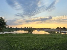 Lejrpladsen lige ud til solnedgangen